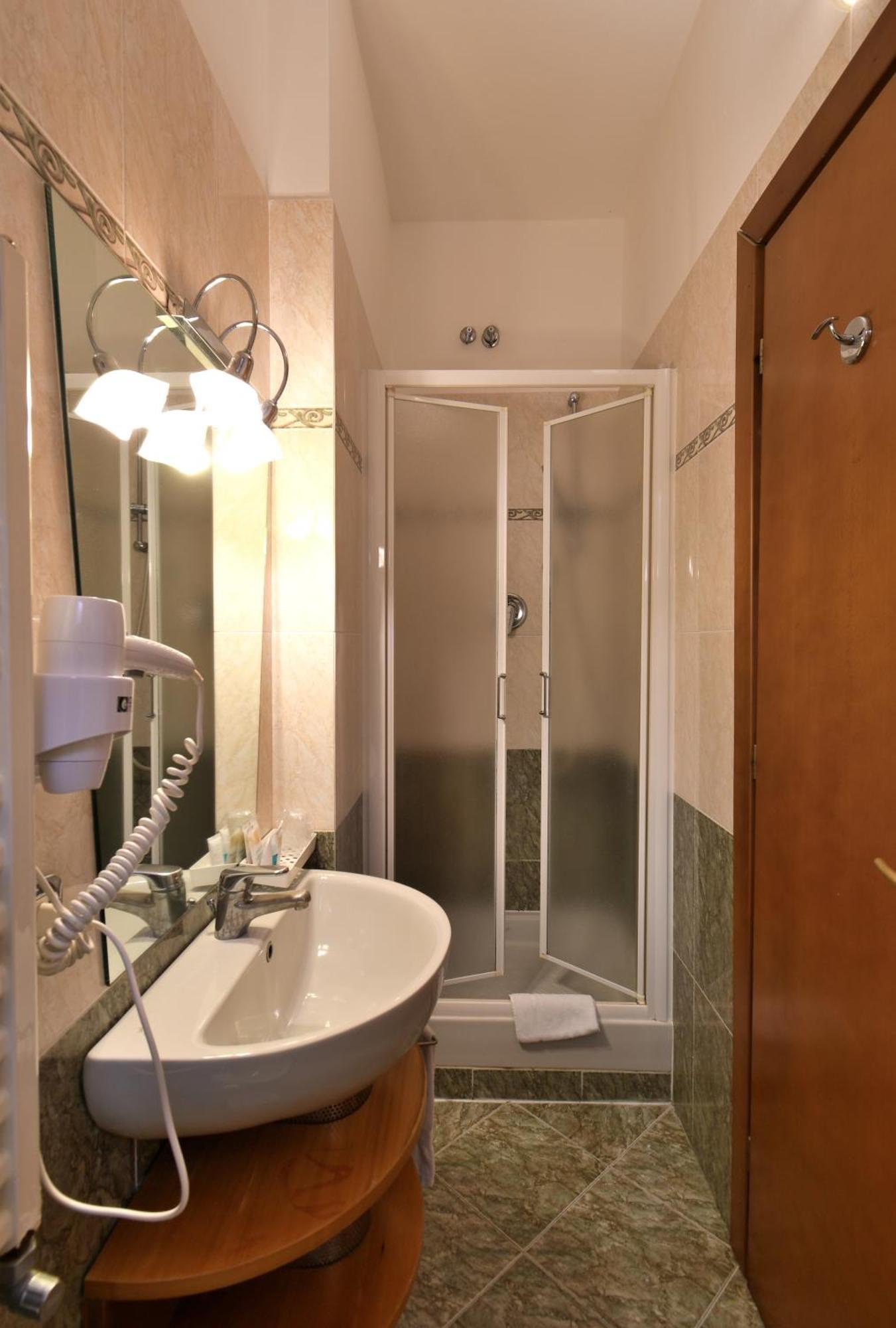 Hotel Cavour Rapallo Exterior foto